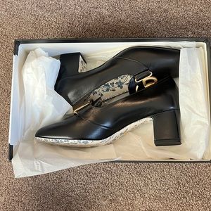 Gucci loafers. Size 38. Brand new, never worn.